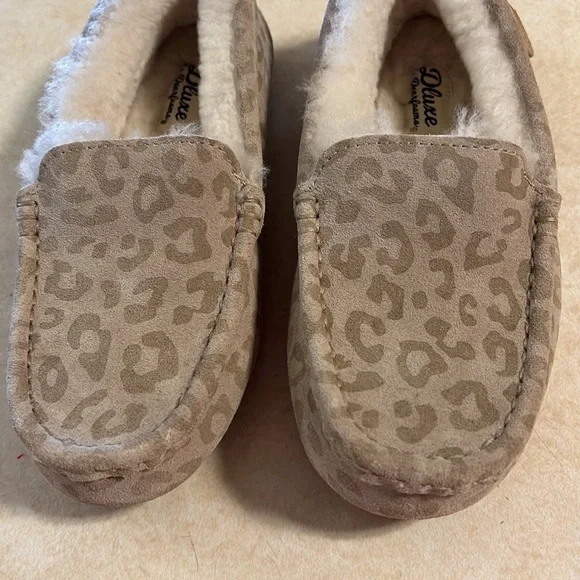 Women’s Deluxe by dearfoams Fernie Genuine Shearling Moccasin Slippers Size 6 - Picture 3 of 12